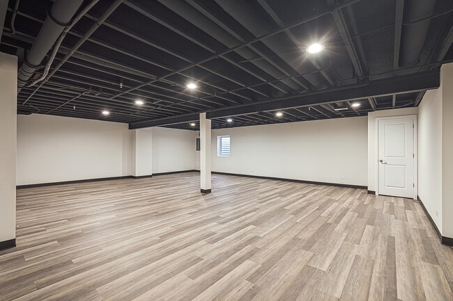 Building Photo - 64 Olympus Dr