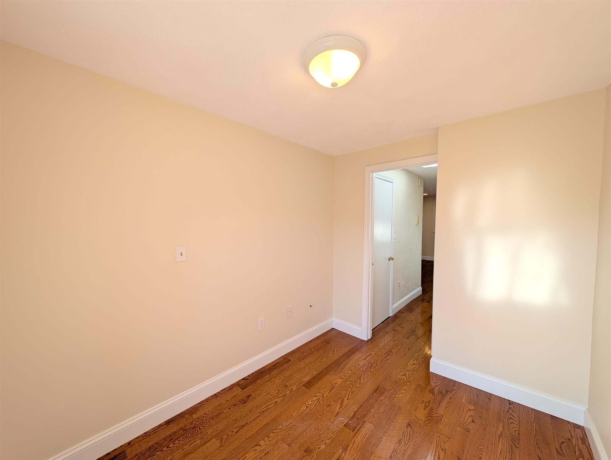 Building Photo - 6 Evergreen Sq