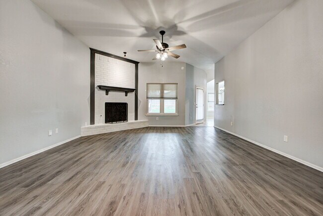 Building Photo - 1817 SE 1st St