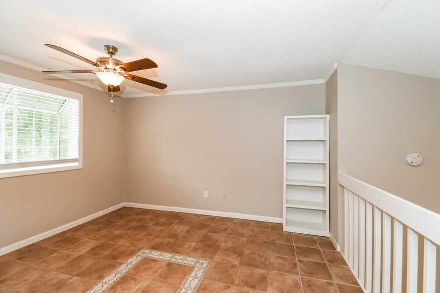 Building Photo - 9563 Sugar Hollow Ln