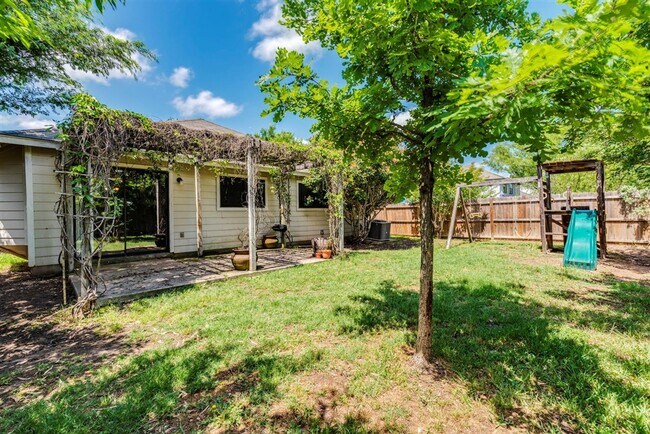 Building Photo - Beautiful Home in Southeast Austin – Pool ...