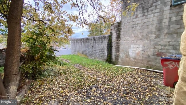 Building Photo - 534 Green St