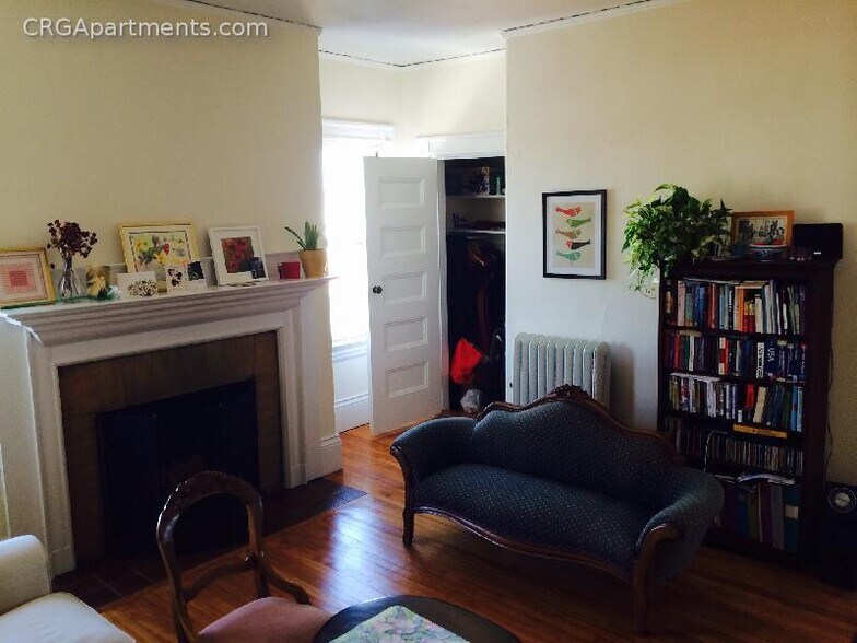 Primary Photo - 10 Ware St