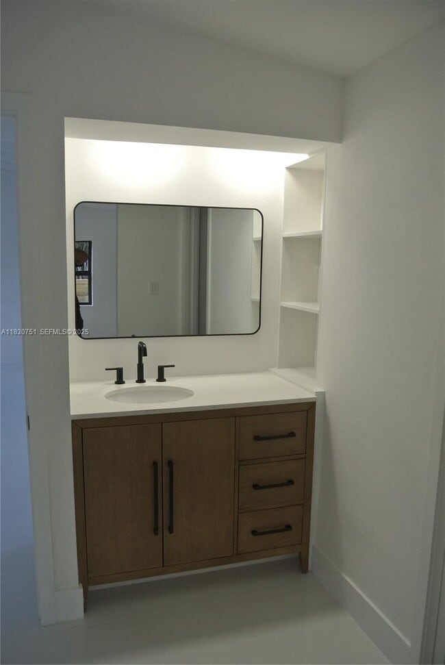 Building Photo - 10230 Dolphin Rd