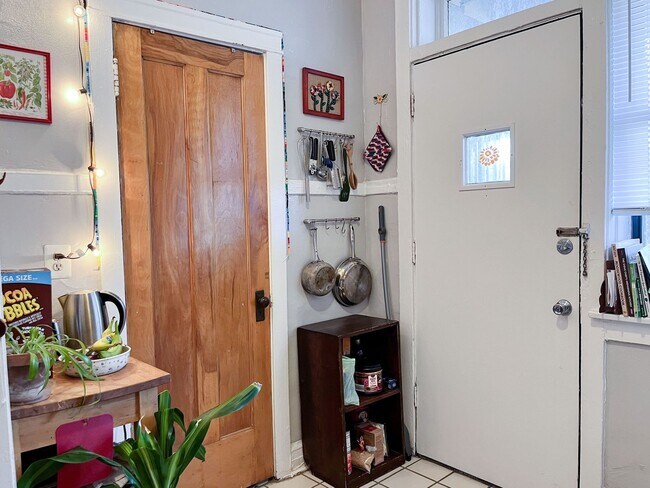 Building Photo - Uptown / Ravenswood - Studio - Deck