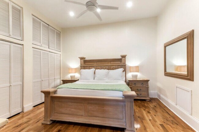 Building Photo - 1204 Carondelet St