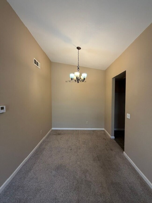 Building Photo - Charming 2 Bedroom, 1 Bath Home with Garage & Fireplace