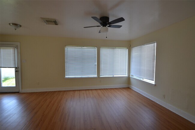 Building Photo - 3811 E Traditions Ct