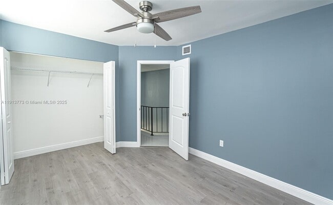 Building Photo - 1070 W 43rd Pl