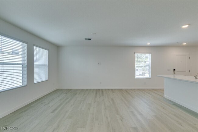 Building Photo - 6229 Mangler St