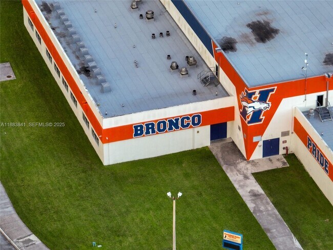 Building Photo - 3208 San Remo Cir