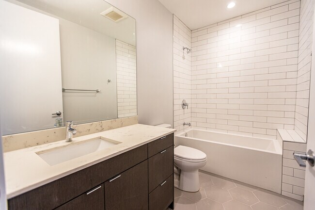 Building Photo - 4747 N Ashland Ave