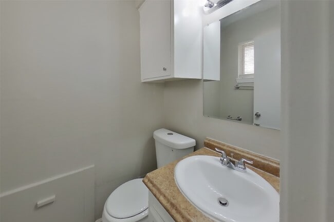 Building Photo - 4427 Oakside Dr