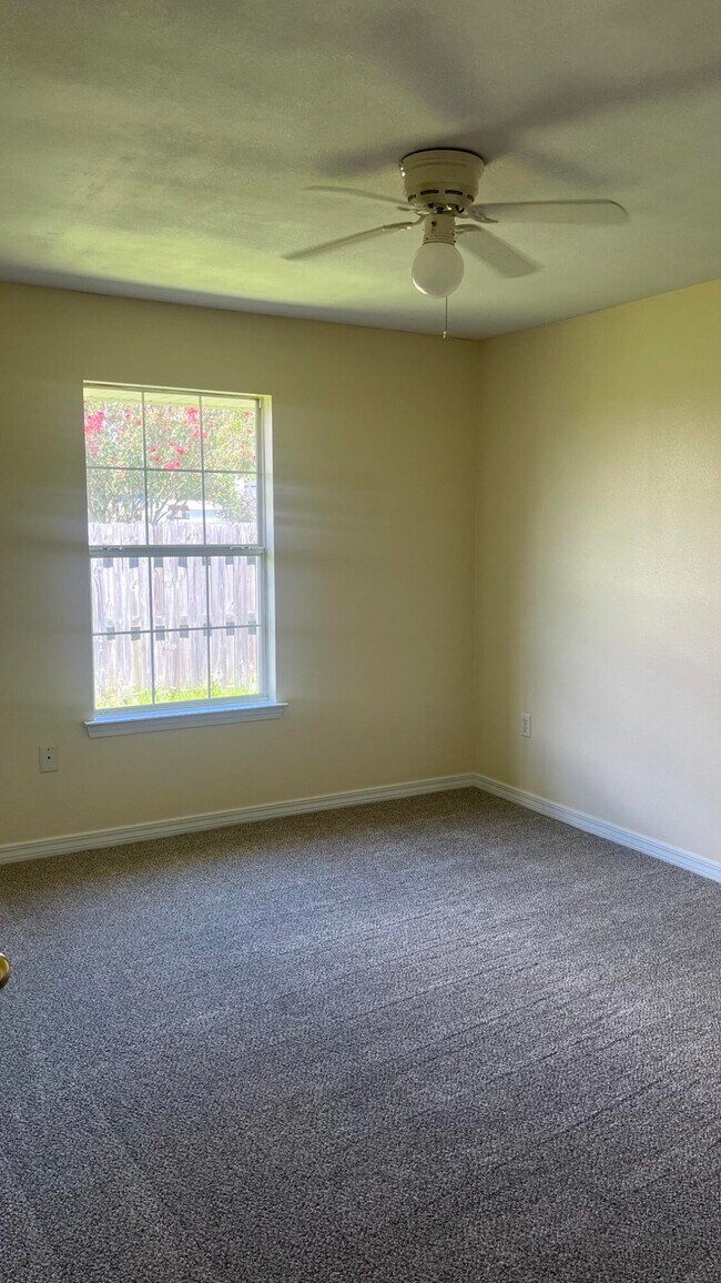 Building Photo - 2154 Castle Grove Dr