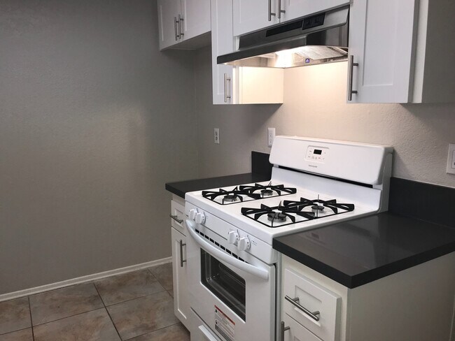 Building Photo - AVAILABLE NOW!! 2 Bedroom / 2 Bathroom Townhome in San Bernardino w/ Garage!