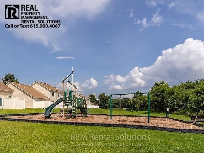 Building Photo - Amazing Smyrna 3BR townhome END-UNIT, just 1 mile from I-24!