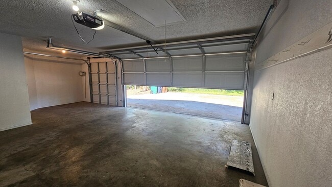 Building Photo - 1700 Kendolph Dr