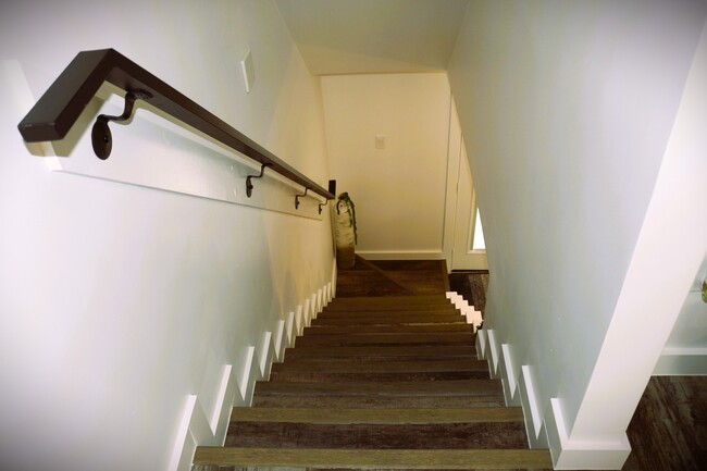 Building Photo - 147 Winchester Dr