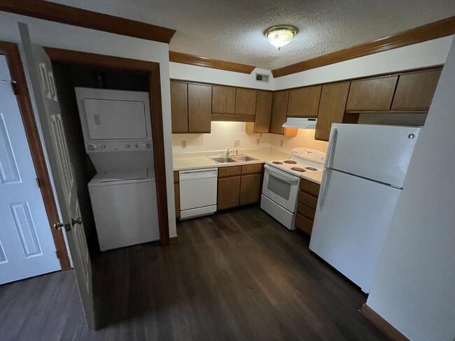 Building Photo - 1 Bedroom 1 Bathroom Condo!