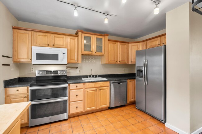 Building Photo - 13 Taconic St