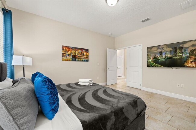 Building Photo - 5373 Oakbourne Ave