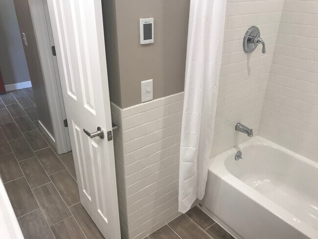 Building Photo - Top Floor Studio In The Wimbledon Condos! Ideal Location!