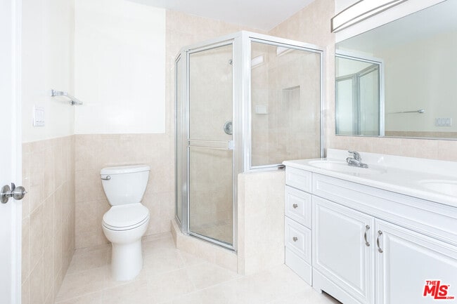 Building Photo - 1129 Roscomare Rd