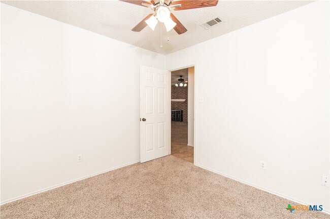 Building Photo - 5104 Glenoak Dr