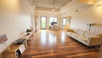 Building Photo - Incredible Top-Floor 1BR with Skyline View...