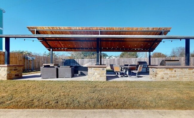 Building Photo - 5430 Camaguey St