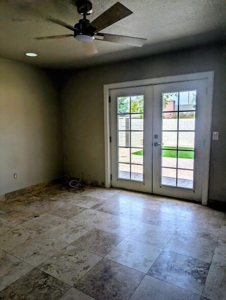 Building Photo - 1016 W Manhatton Dr