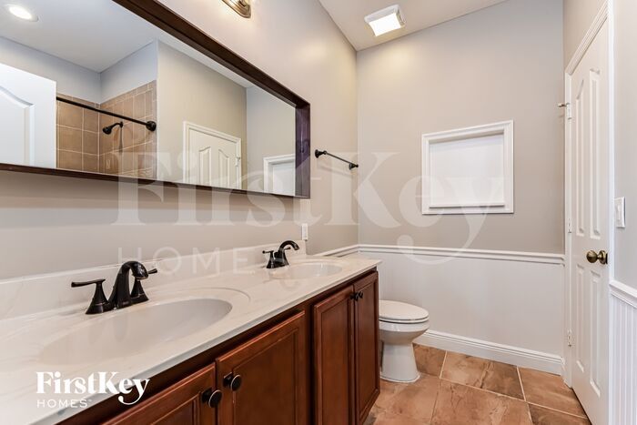 Building Photo - 16116 Badalona Dr