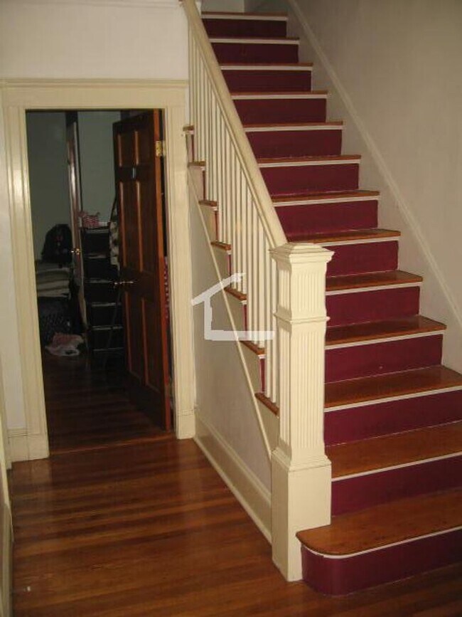 Building Photo - Wallingford 3 Bed