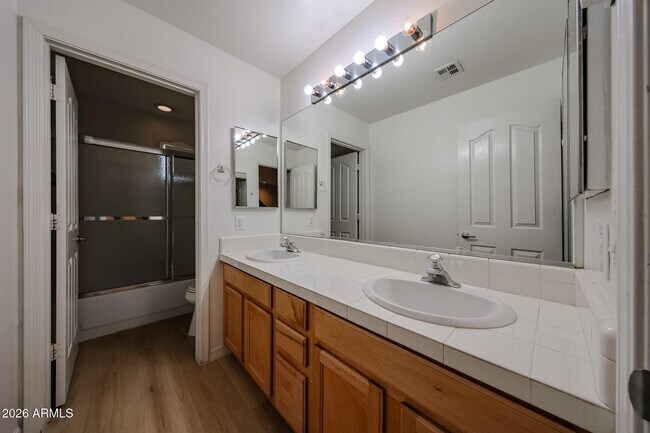 Building Photo - 5839 W Bloomfield Rd