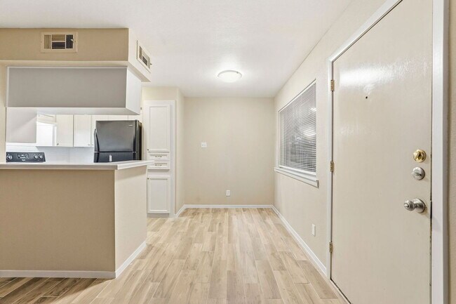 Building Photo - 309 Stratford St