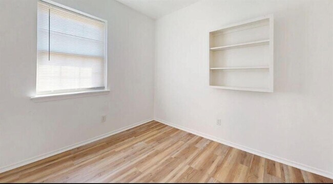 Building Photo - 603 Seminole Dr