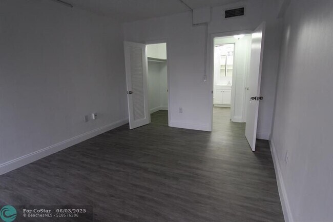 Building Photo - 9159 SW 77th Ave