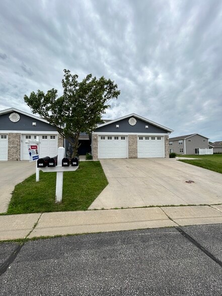 Primary Photo - 506 Pointe Ct SW