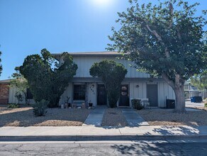 Building Photo - Central Las Vegas Condo Close to UNLV