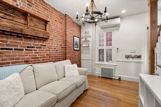 Building Photo - 9R Salem St Ave