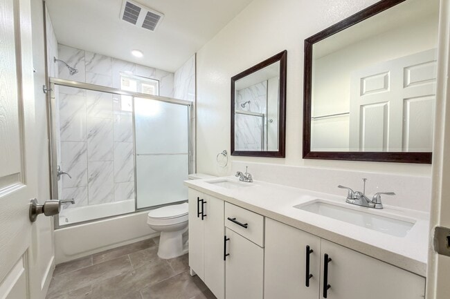 Building Photo - Brand New Luxury 4 & 5 Bed Units