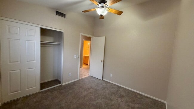 Building Photo - Freshly Painted 3 bedroom/2 bathroom Peoria Home!
