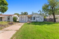 Building Photo - 3026 S Vine St