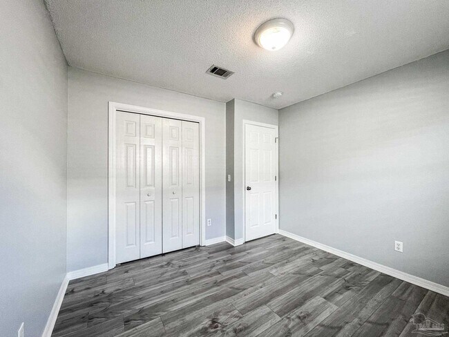 Building Photo - 209 Staysail St