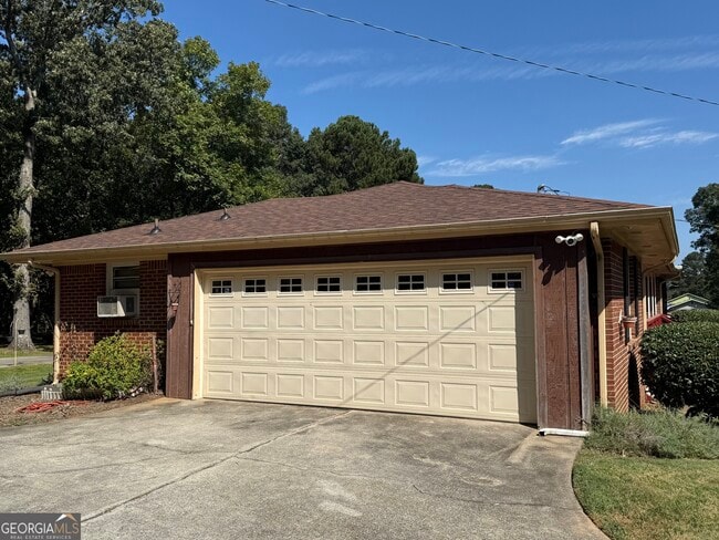 Building Photo - 110 Otelia Ln