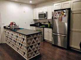 Building Photo - 74 Elm St