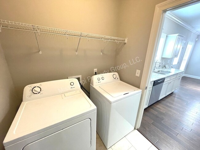 Building Photo - 4BD/4.5BA FOR RENT - Only Through 7/18/2024
