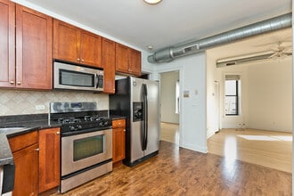 Building Photo - 1014 W Roscoe St