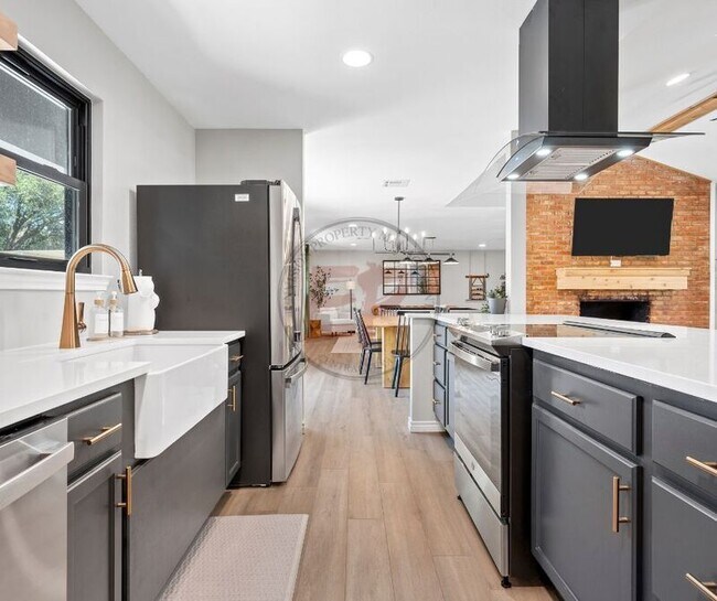 Building Photo - 1190 Greenwood Ln