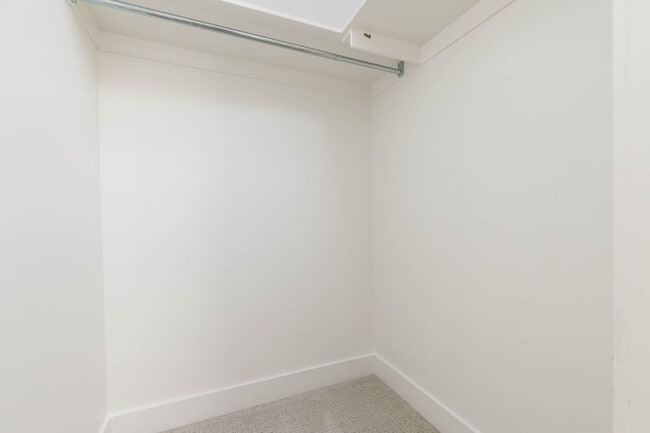 Building Photo - 3 bed plus office / 2.5 bath / 3 car Singl...